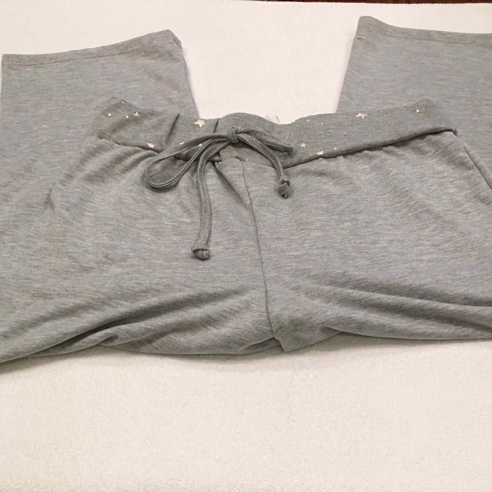 Love Mood gray with stars size Large Capri with tie waist.